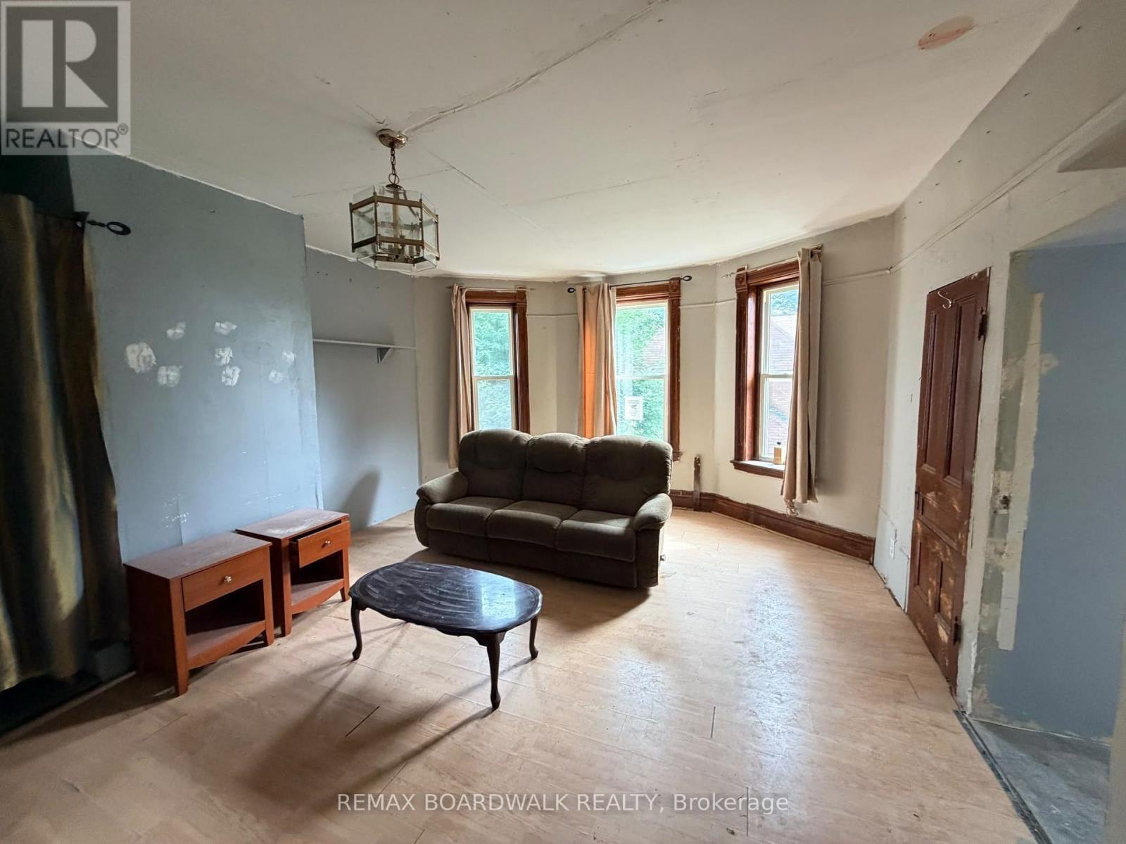 205 First Street E Property Photo 6