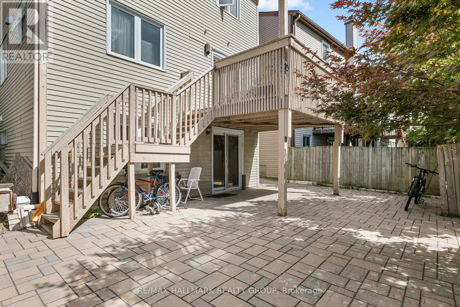 3142 Dumaurier Avenue E Property Photo 3