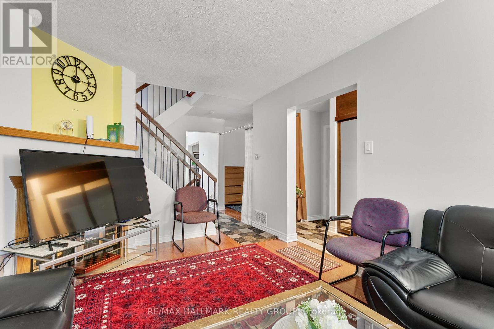 3142 Dumaurier Avenue E Property Photo 6