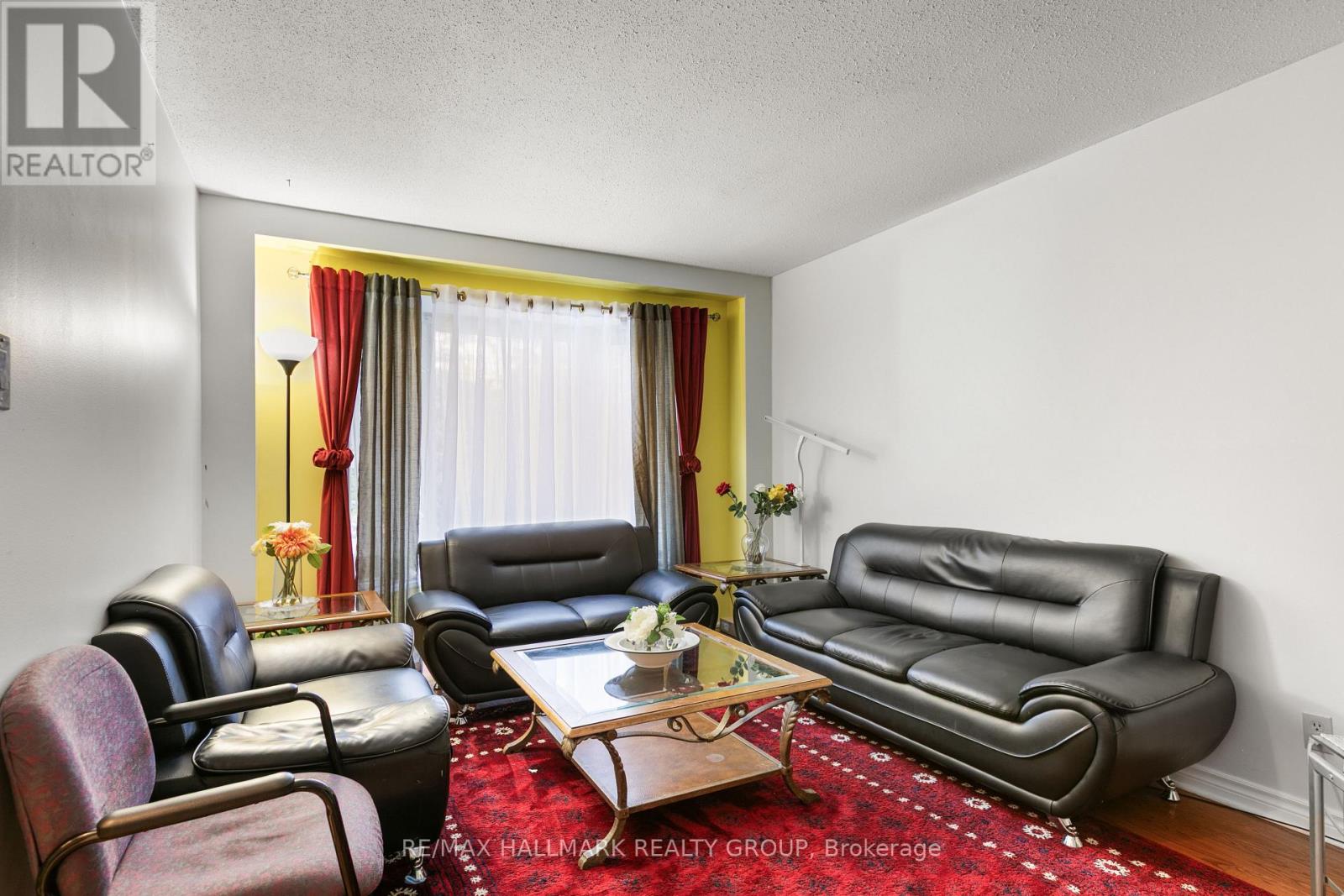 3142 Dumaurier Avenue E Property Photo 7