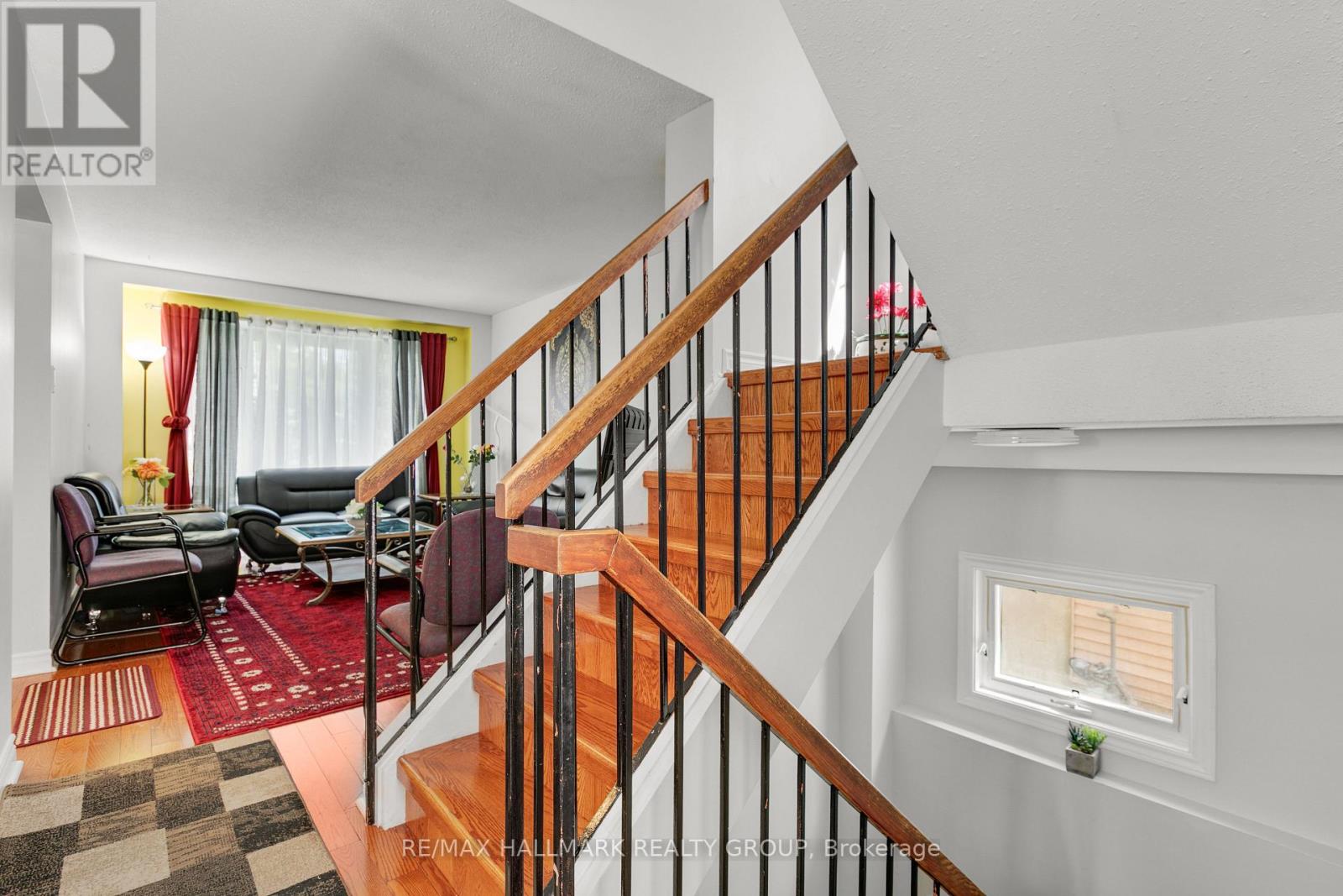 3142 Dumaurier Avenue E Property Photo 8