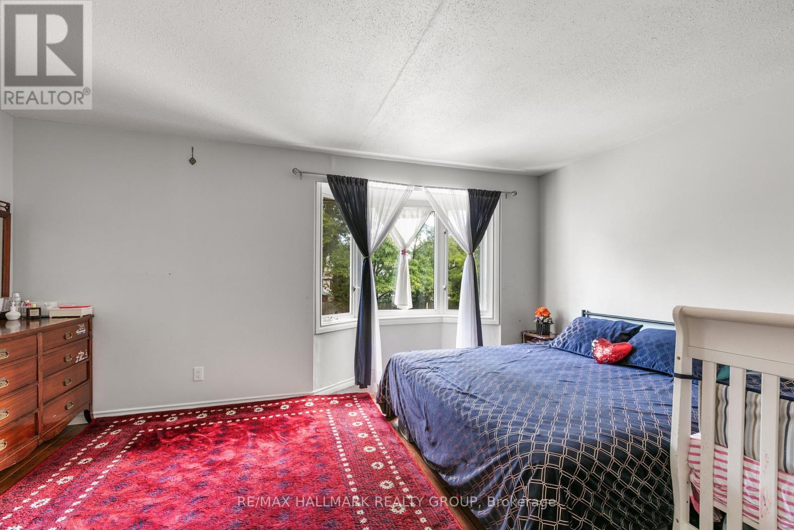 3142 Dumaurier Avenue E Property Photo 17