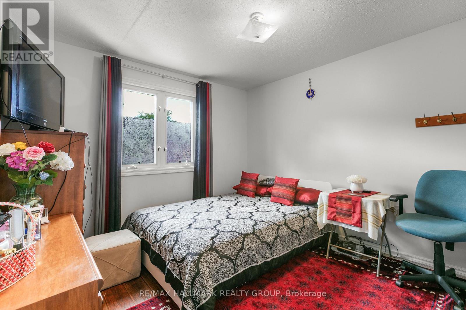 3142 Dumaurier Avenue E Property Photo 18