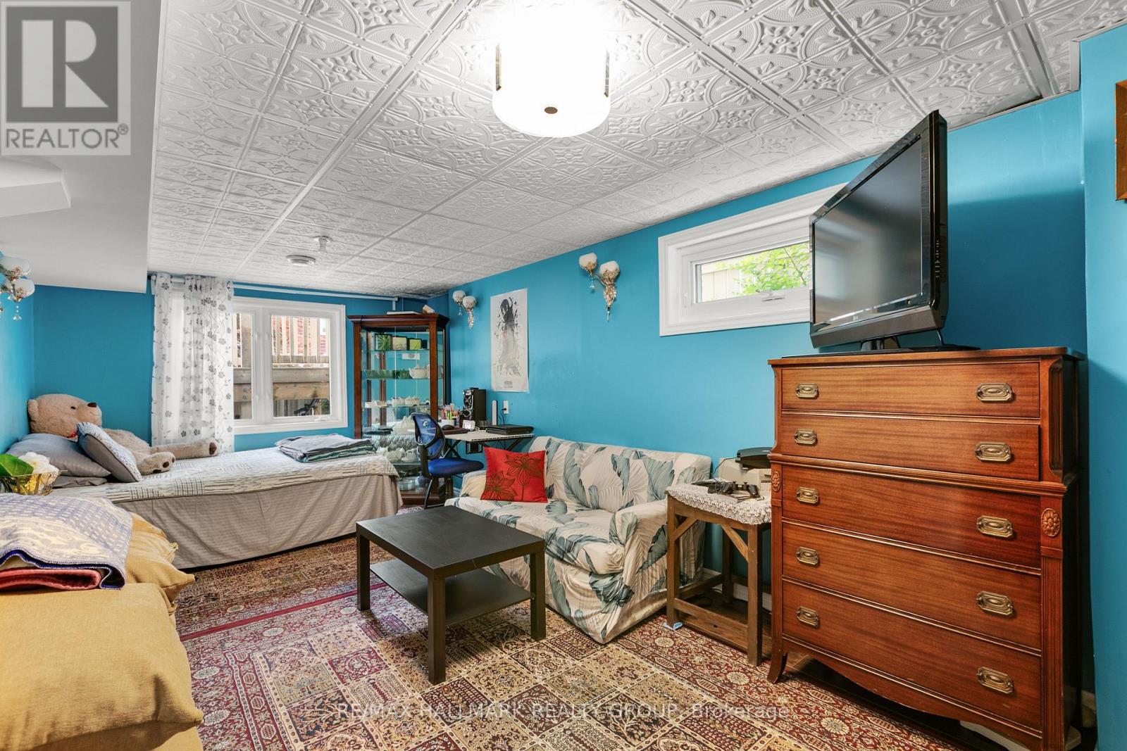 3142 Dumaurier Avenue E Property Photo 23