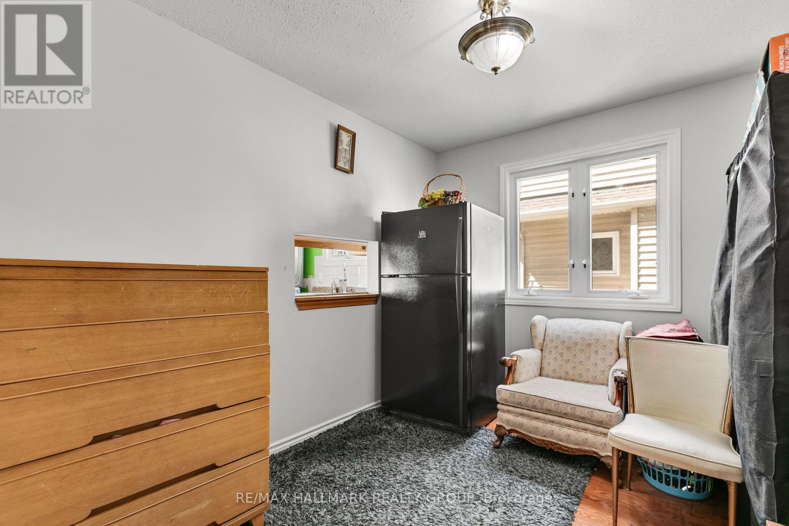 3142 Dumaurier Avenue E Property Photo 24