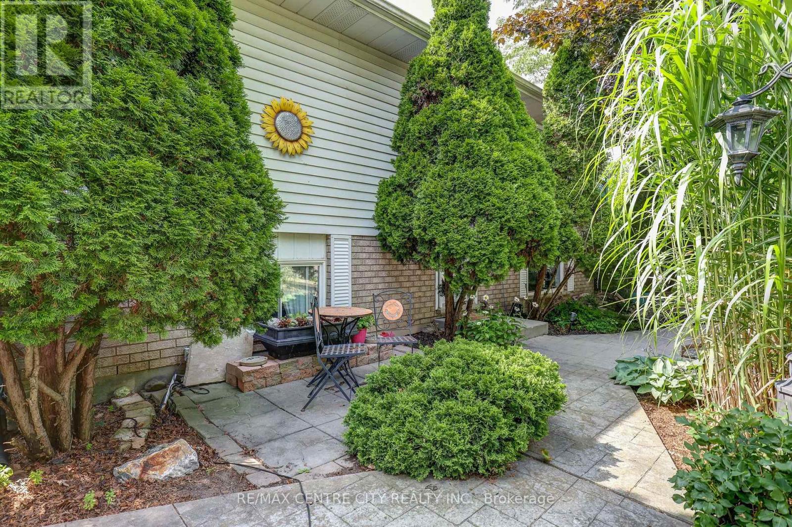 37 Fifth Avenue Property Photo 4