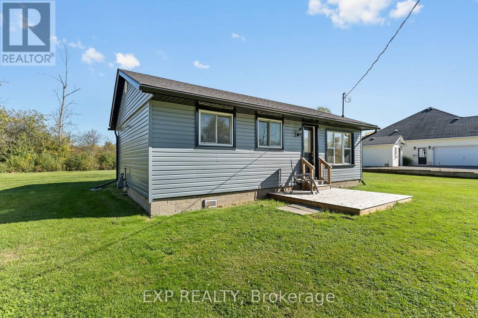412 Windmill Point Road N Property Photo 2