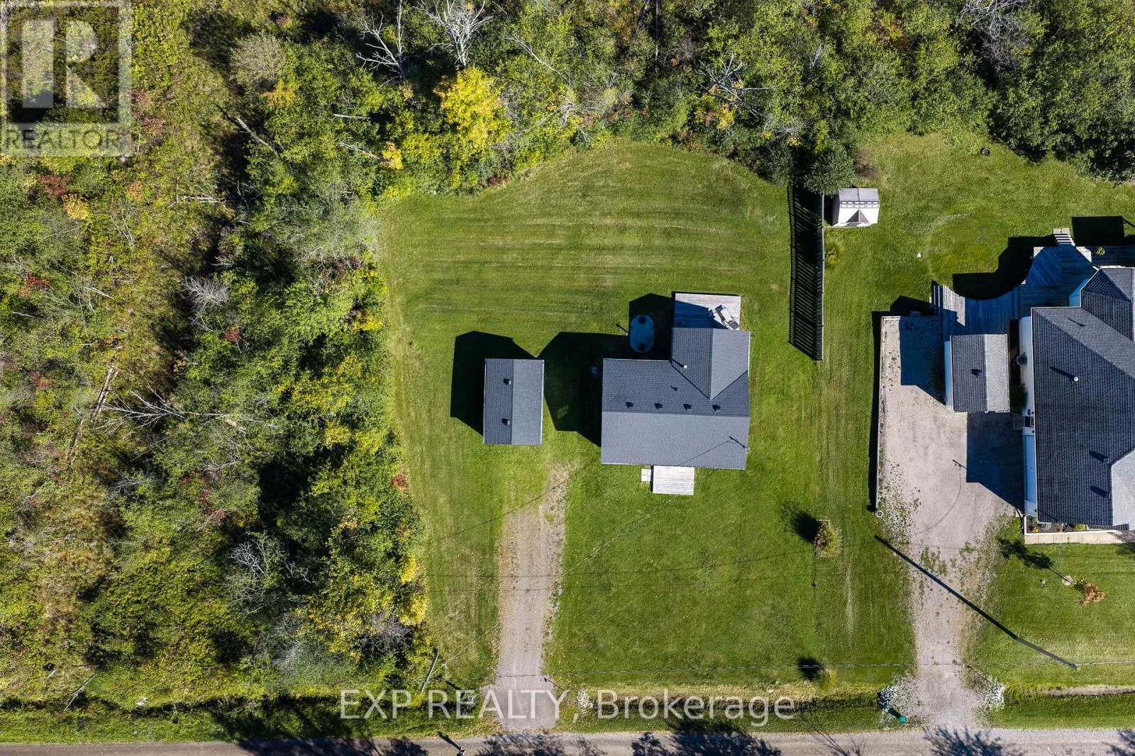 412 Windmill Point Road N Property Photo 5