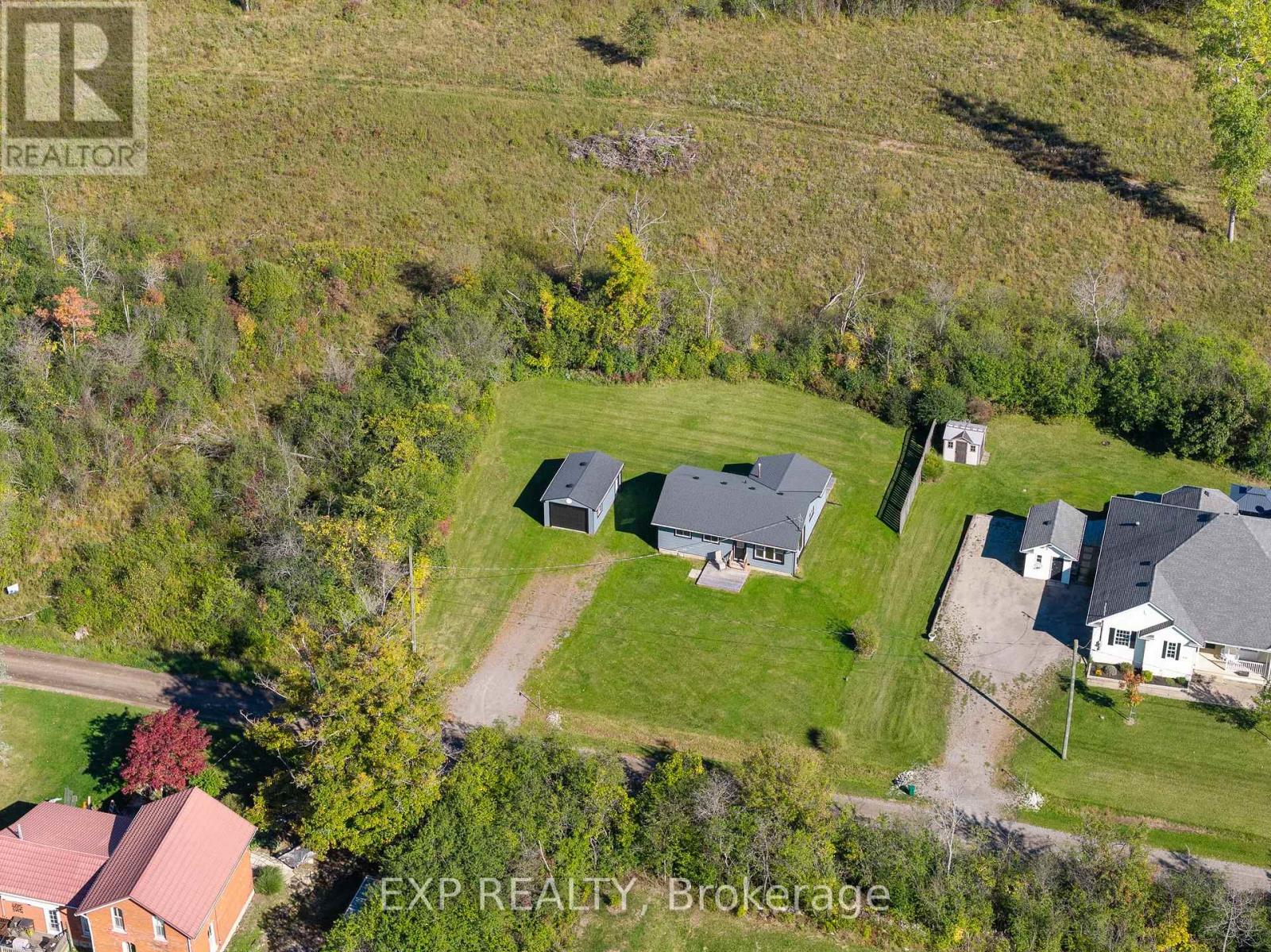 412 Windmill Point Road N Property Photo 7