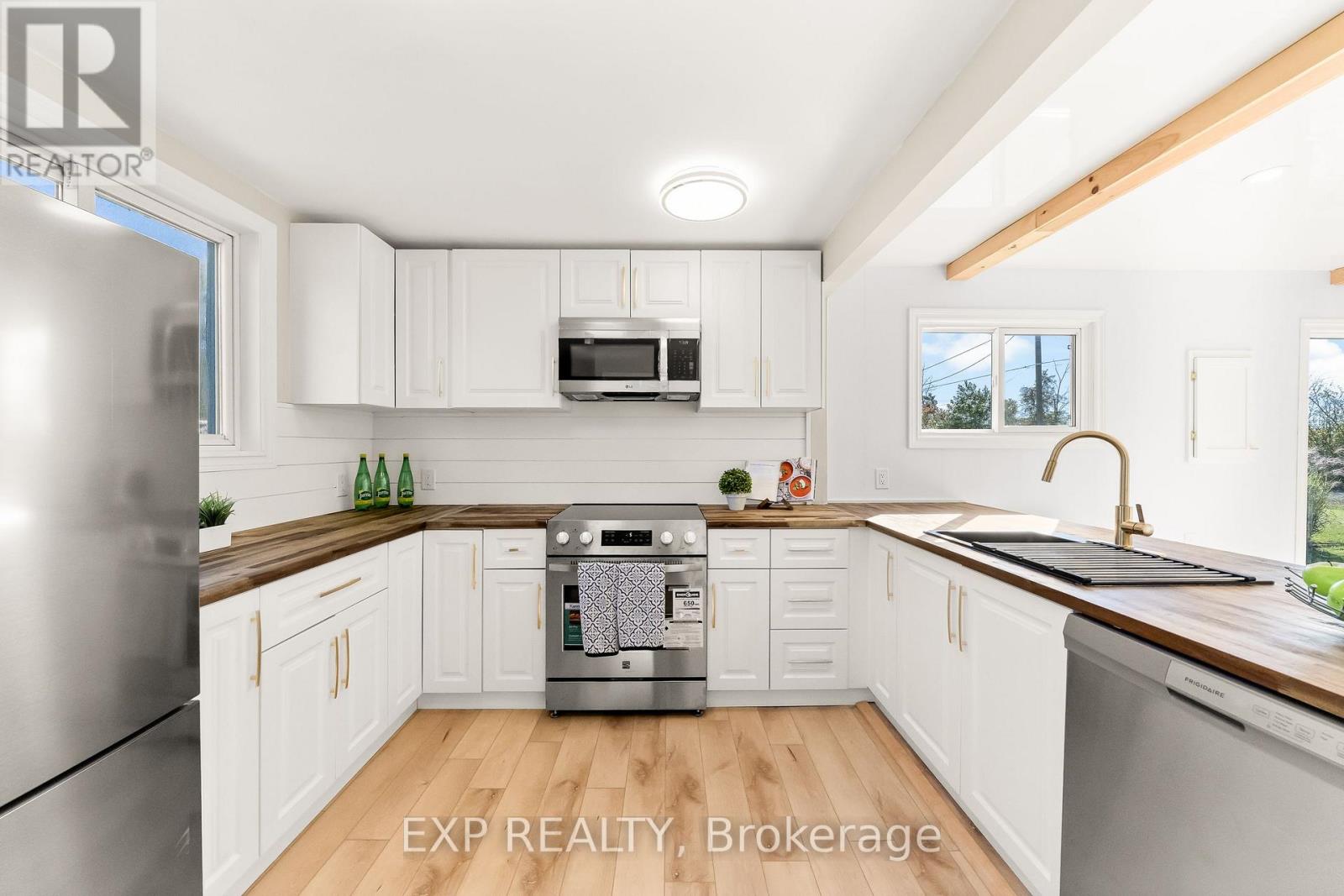 412 Windmill Point Road N Property Photo 14