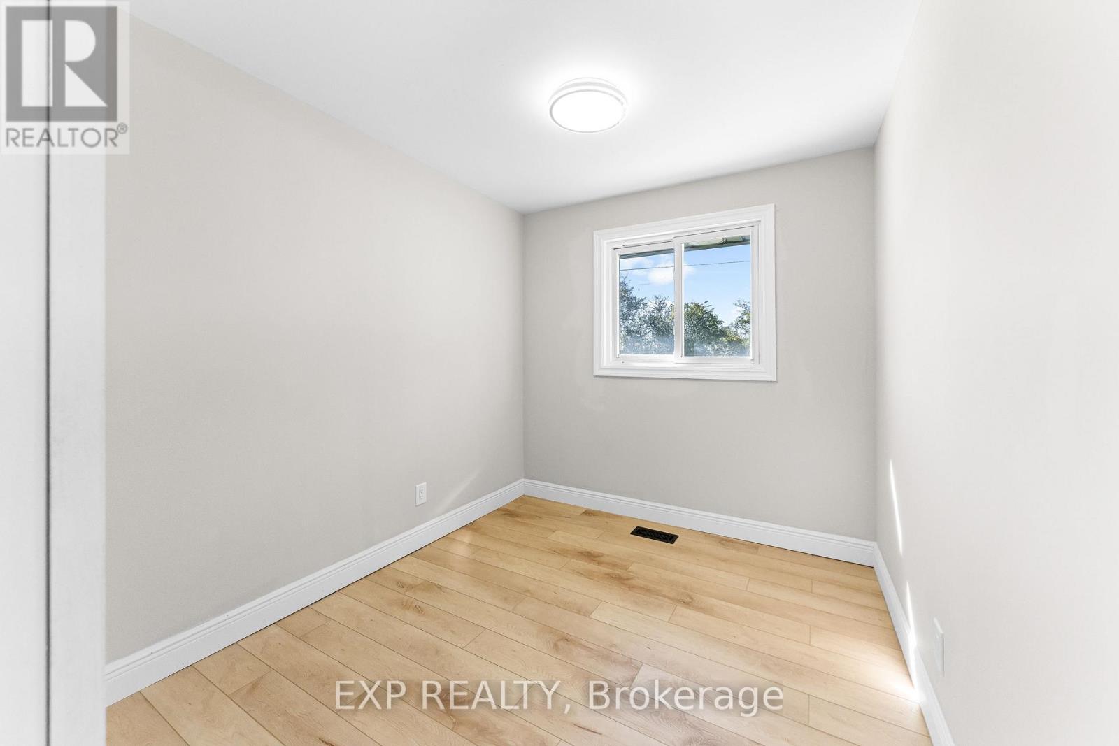 412 Windmill Point Road N Property Photo 21