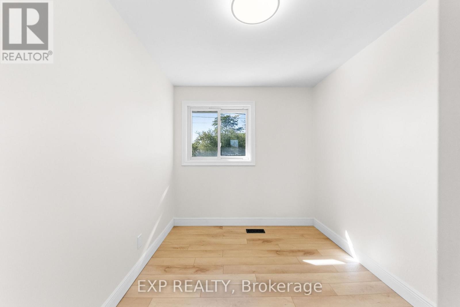 412 Windmill Point Road N Property Photo 22
