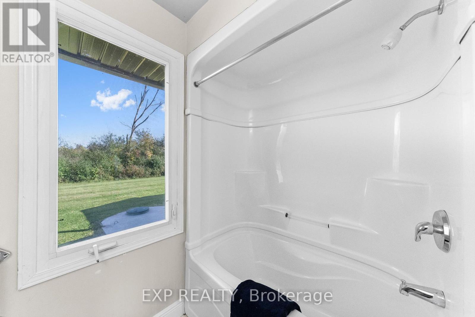 412 Windmill Point Road N Property Photo 24