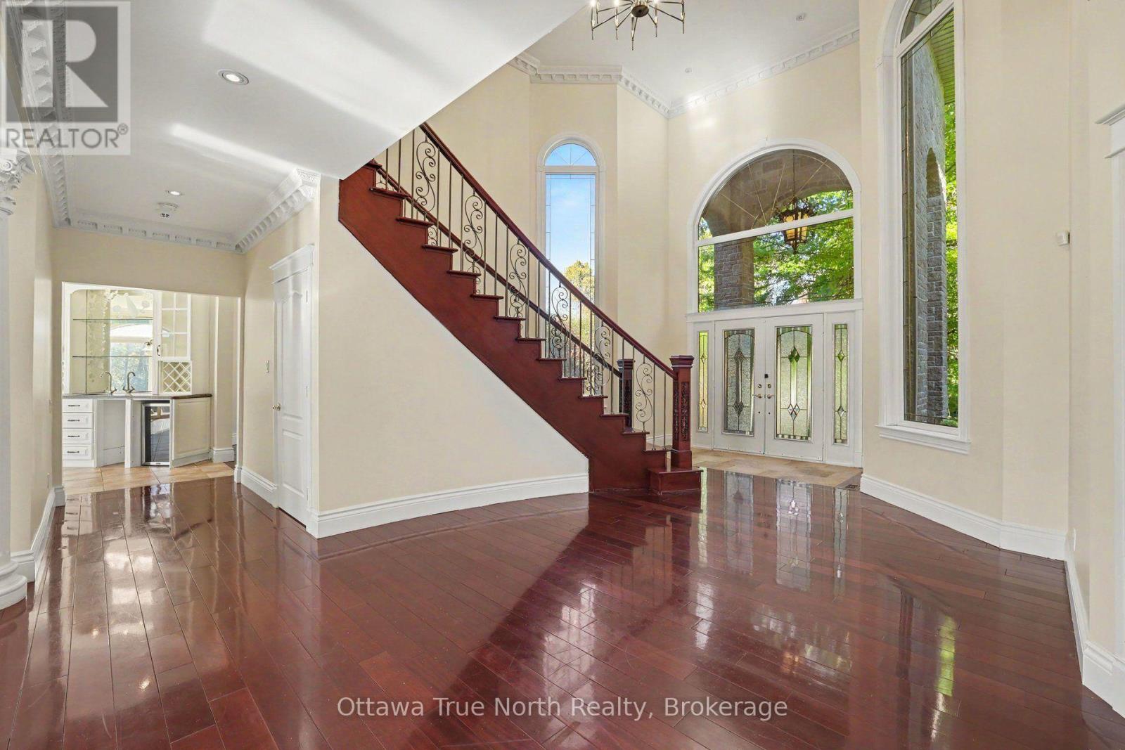 5884 Earlscourt Crescent Property Photo 6