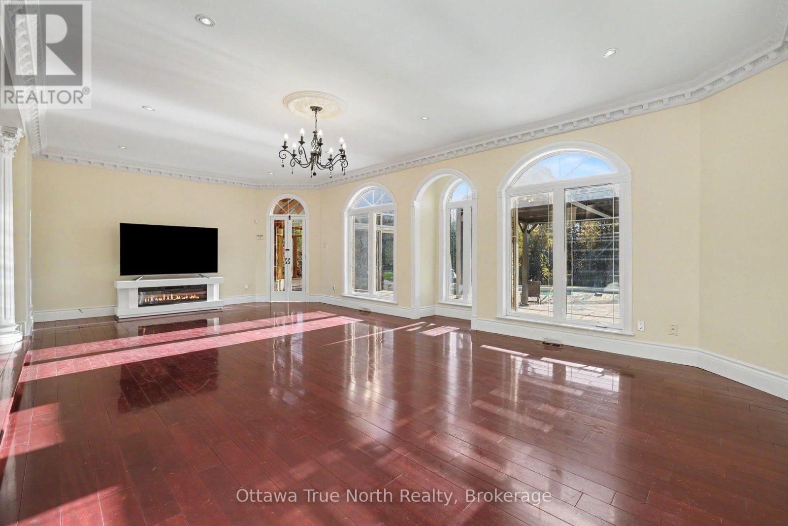 5884 Earlscourt Crescent Property Photo 11