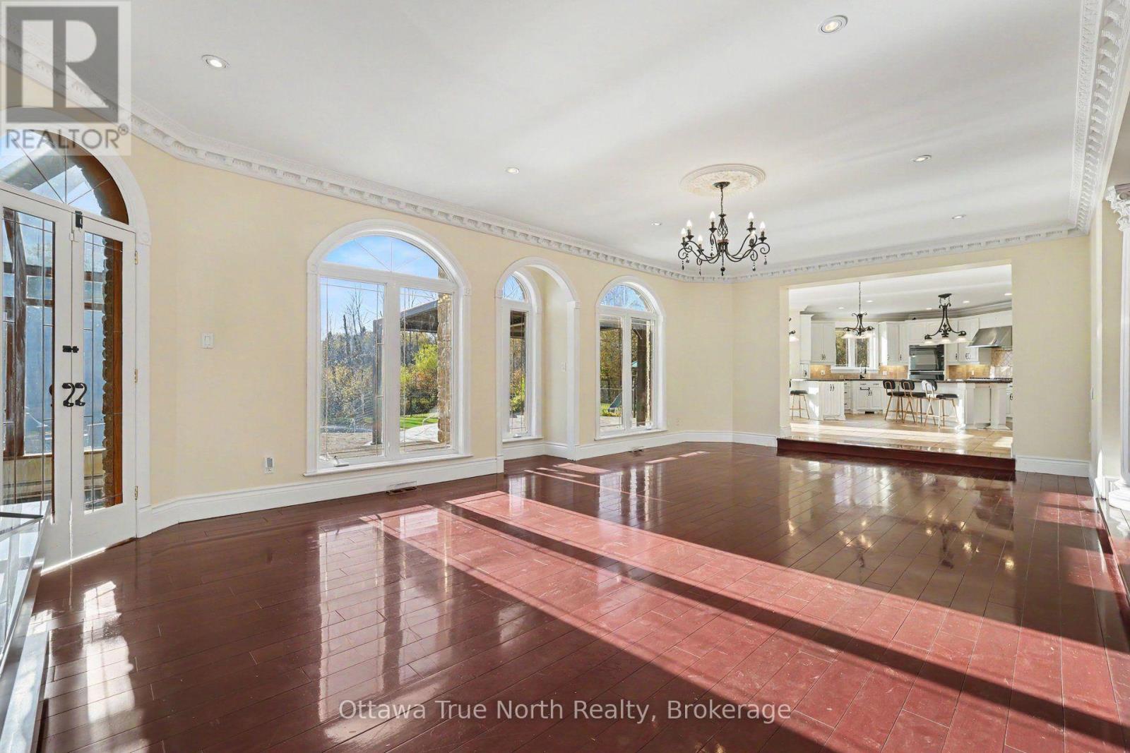 5884 Earlscourt Crescent Property Photo 12