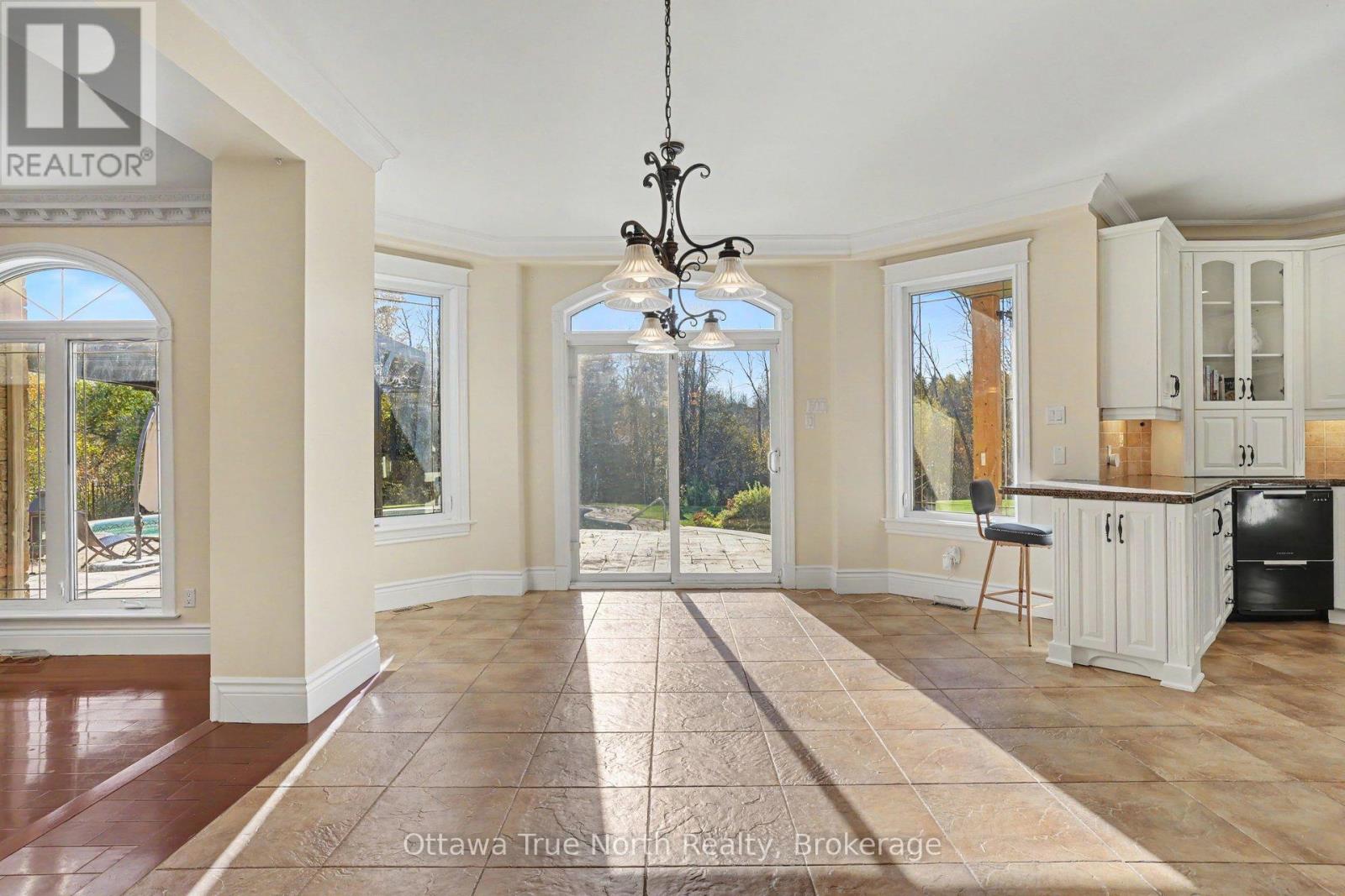 5884 Earlscourt Crescent Property Photo 14