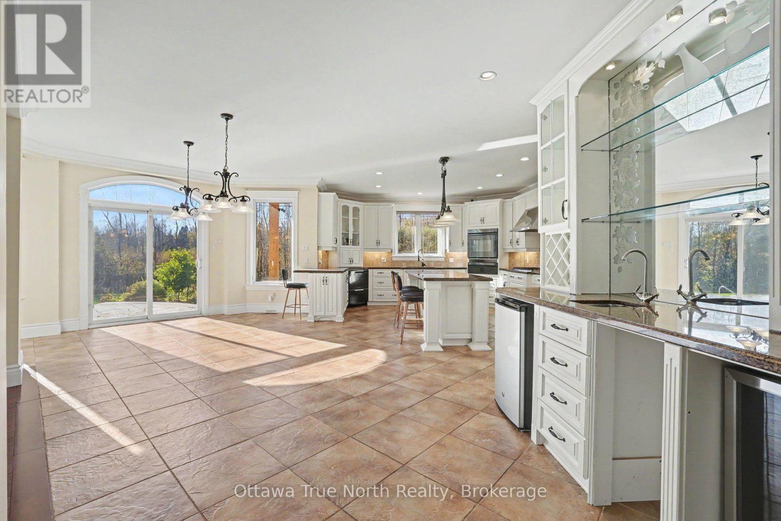 5884 Earlscourt Crescent Property Photo 15