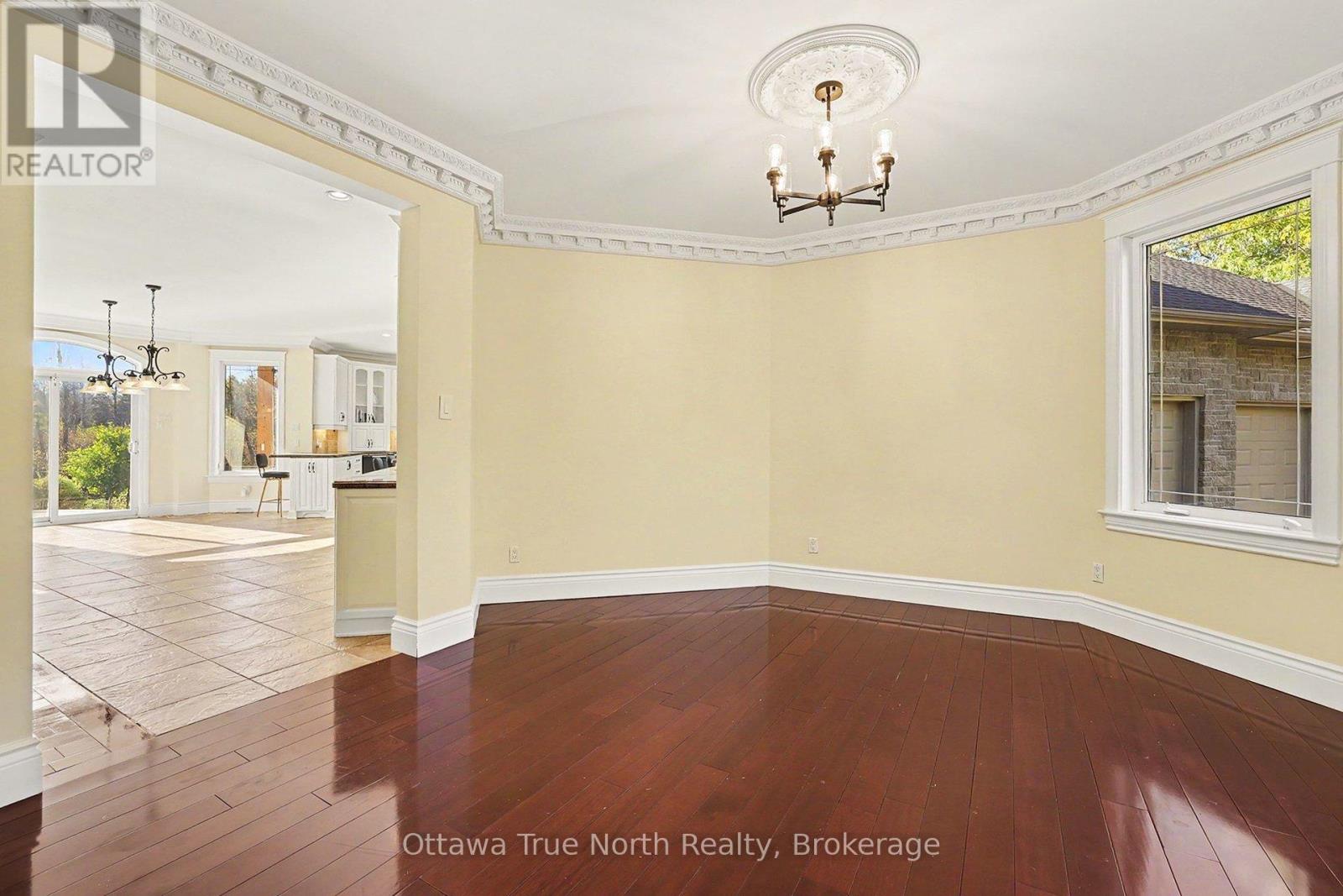 5884 Earlscourt Crescent Property Photo 19