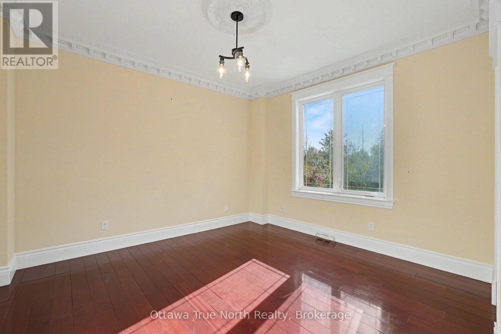 5884 Earlscourt Crescent Property Photo 20