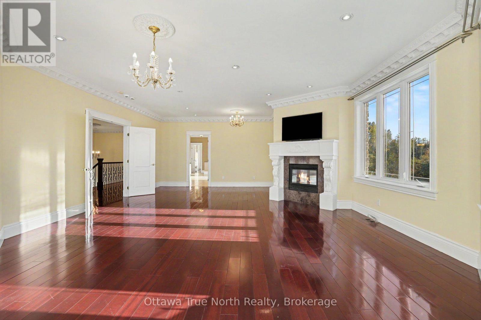 5884 Earlscourt Crescent Property Photo 25