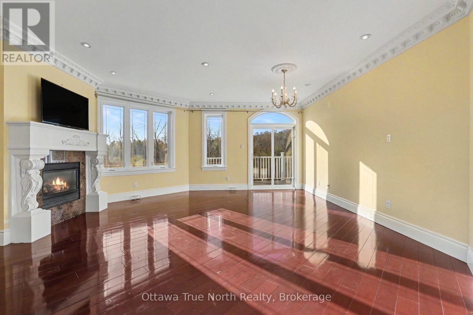 5884 Earlscourt Crescent Property Photo 26