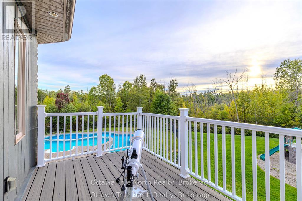 5884 Earlscourt Crescent Property Photo 32