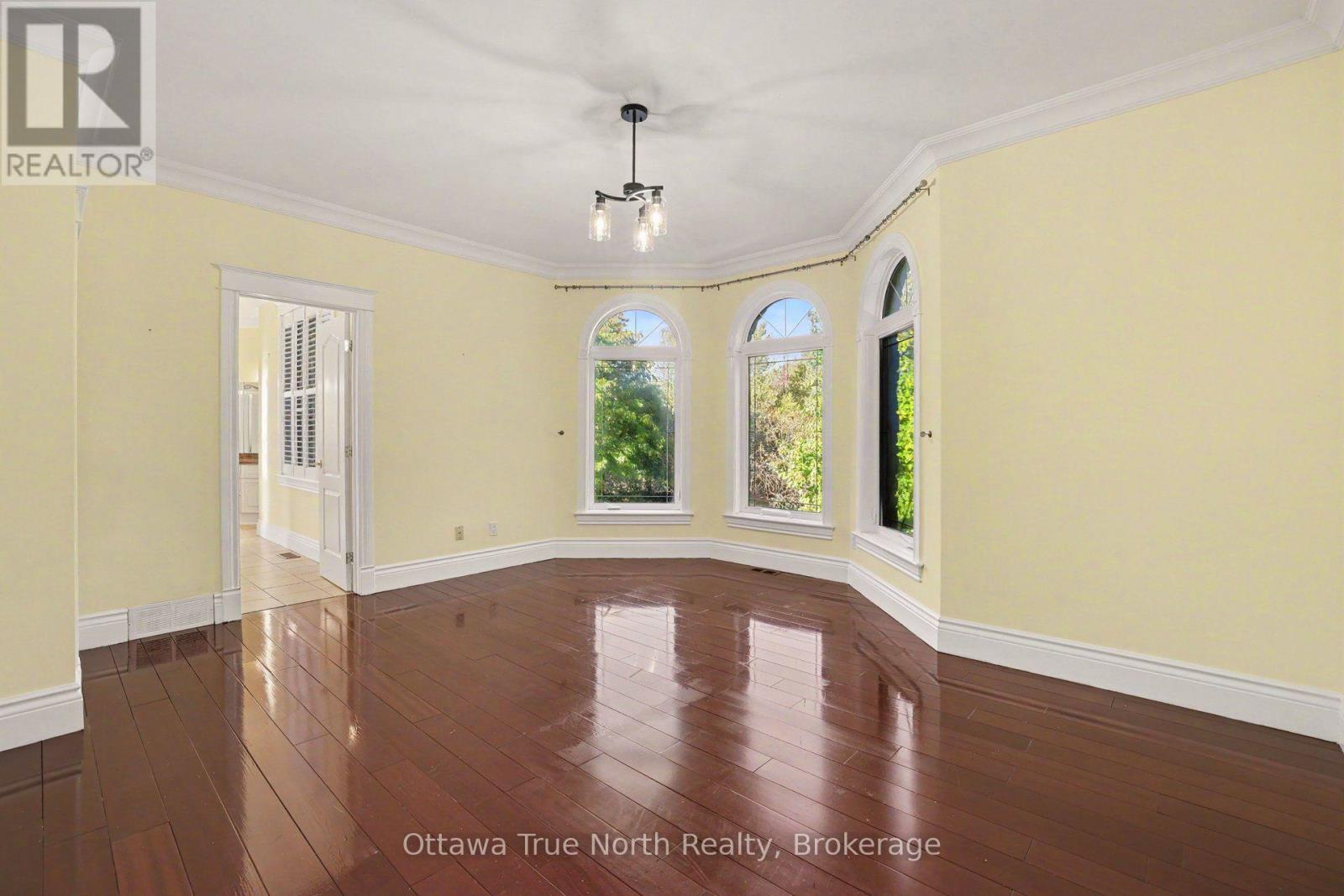 5884 Earlscourt Crescent Property Photo 33