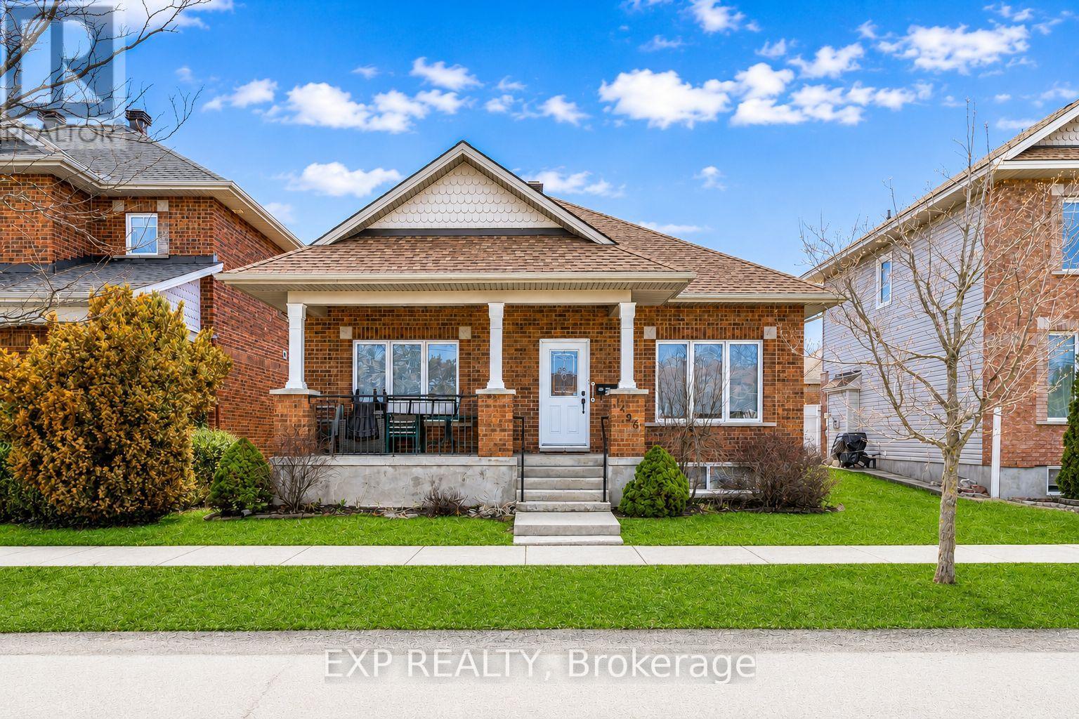 1496 QUEENSDALE AVENUE Property Photo 1