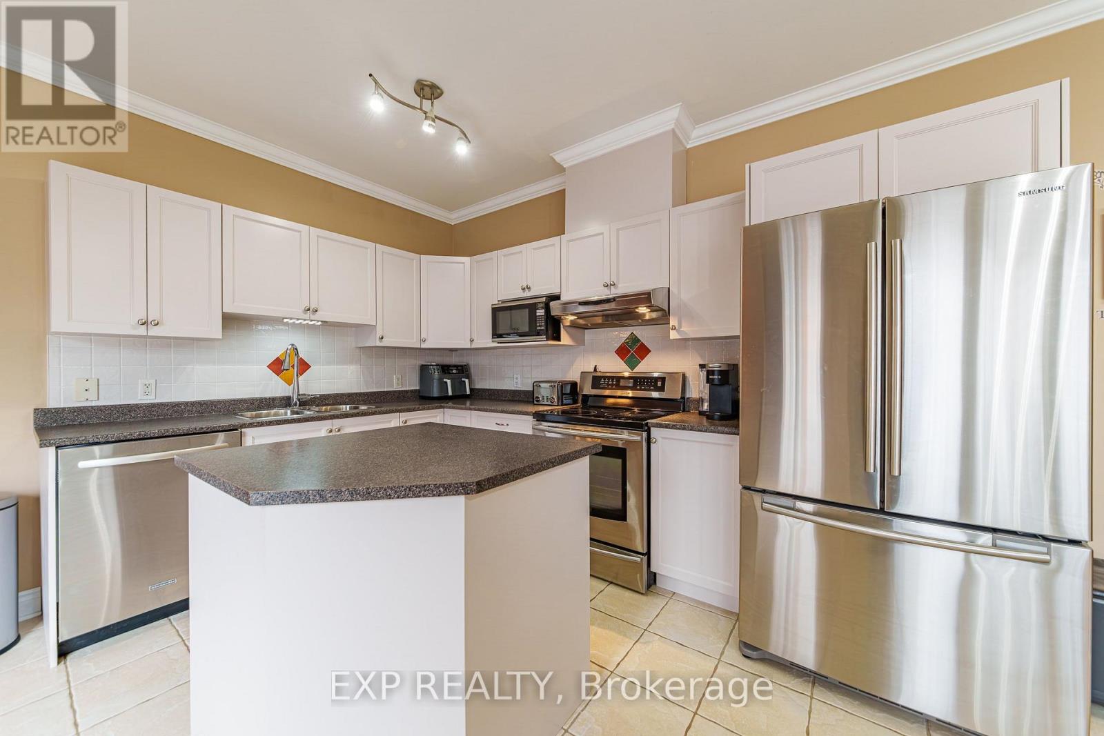 1496 Queensdale Avenue Property Photo 9