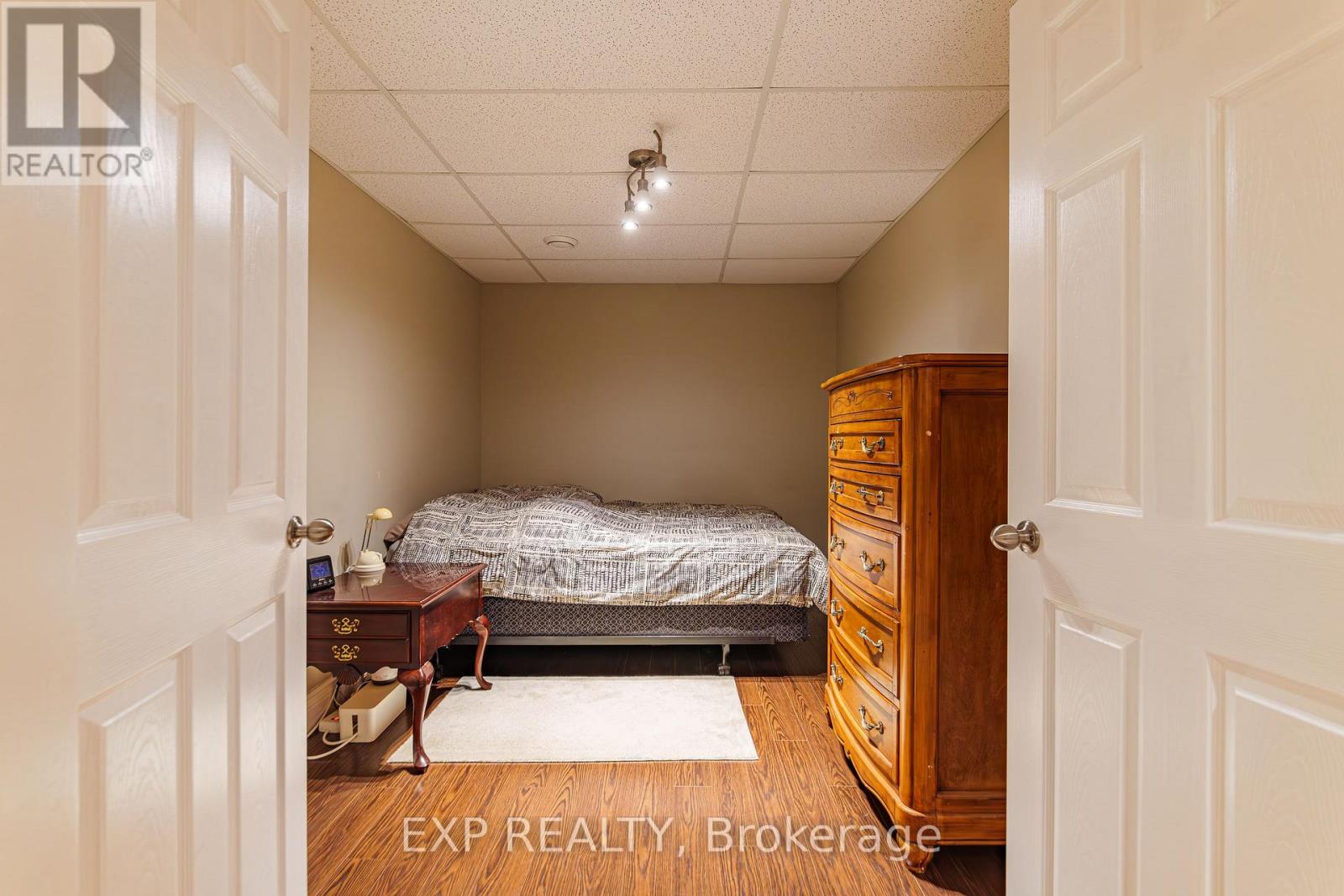 1496 Queensdale Avenue Property Photo 22