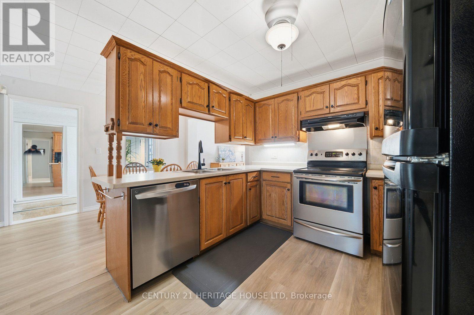 144 St George Street Property Photo 12