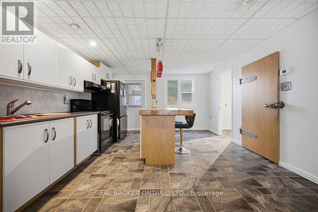 800 Pinegrove Crescent Property Photo 6