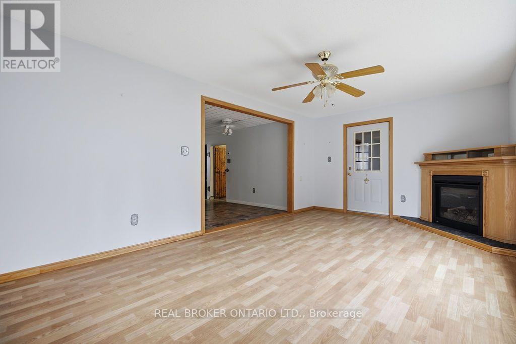 800 Pinegrove Crescent Property Photo 12
