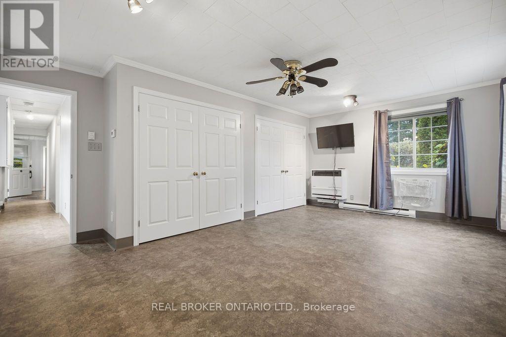 800 Pinegrove Crescent Property Photo 14