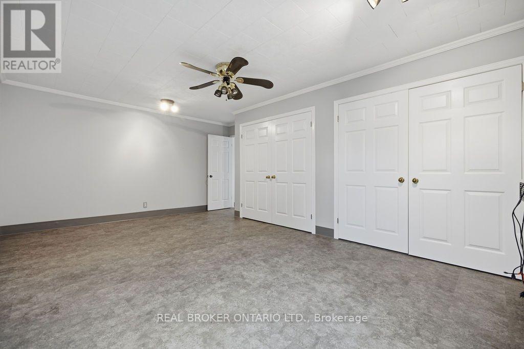 800 Pinegrove Crescent Property Photo 15