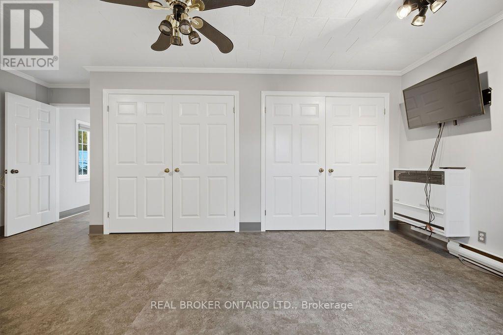 800 Pinegrove Crescent Property Photo 16