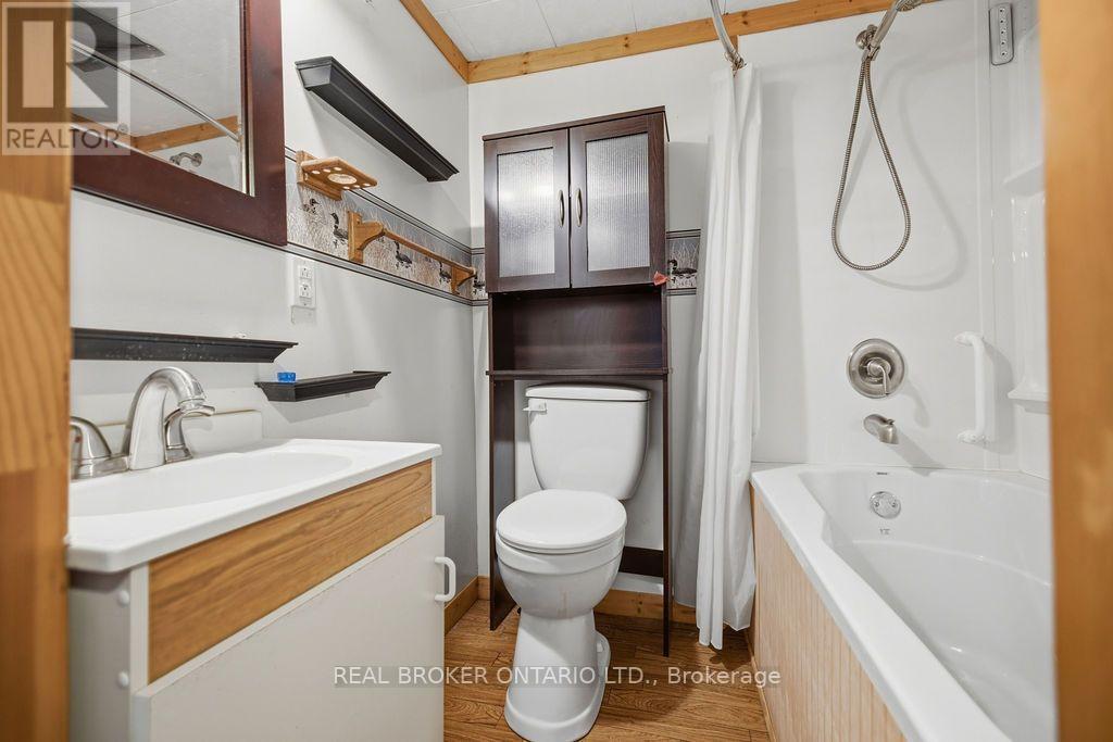 800 Pinegrove Crescent Property Photo 19