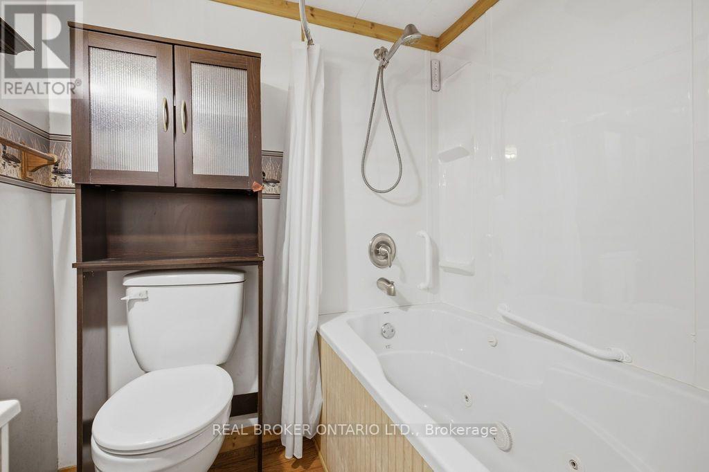 800 Pinegrove Crescent Property Photo 20