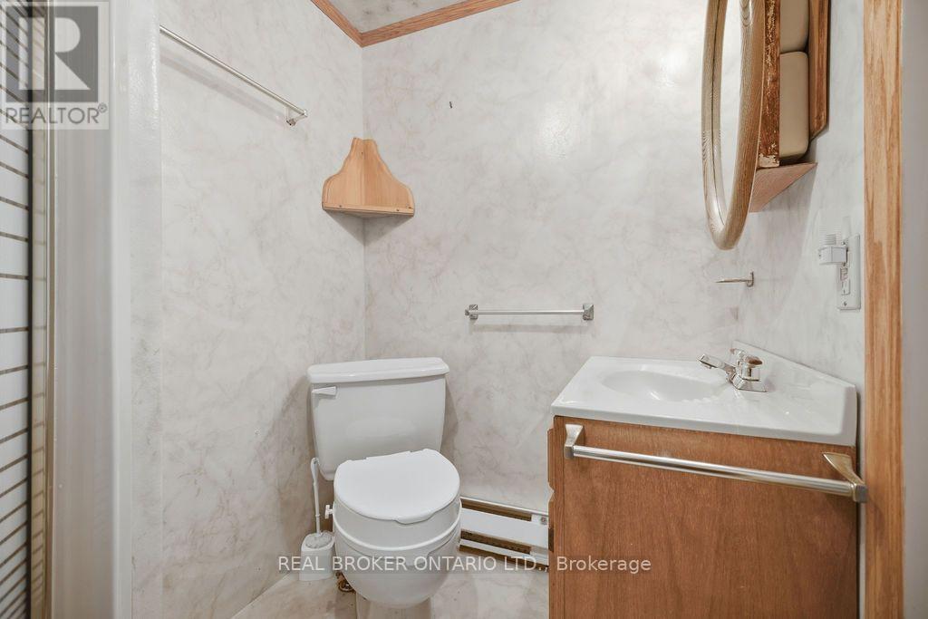 800 Pinegrove Crescent Property Photo 21