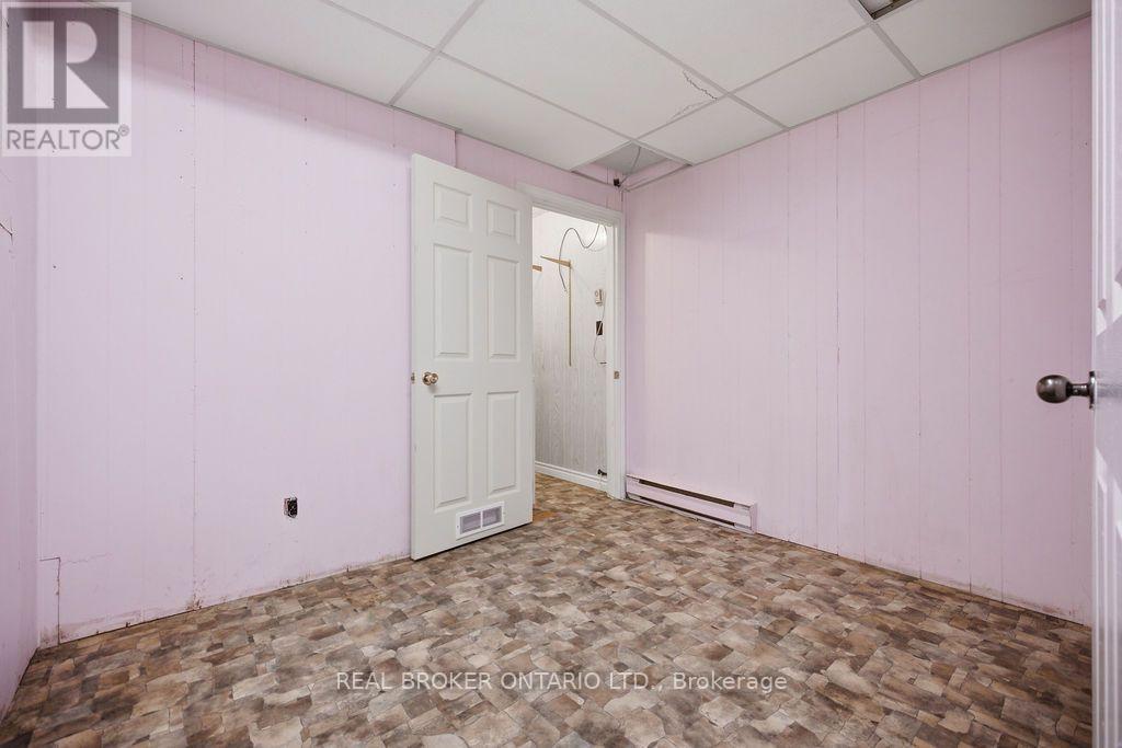 800 Pinegrove Crescent Property Photo 24