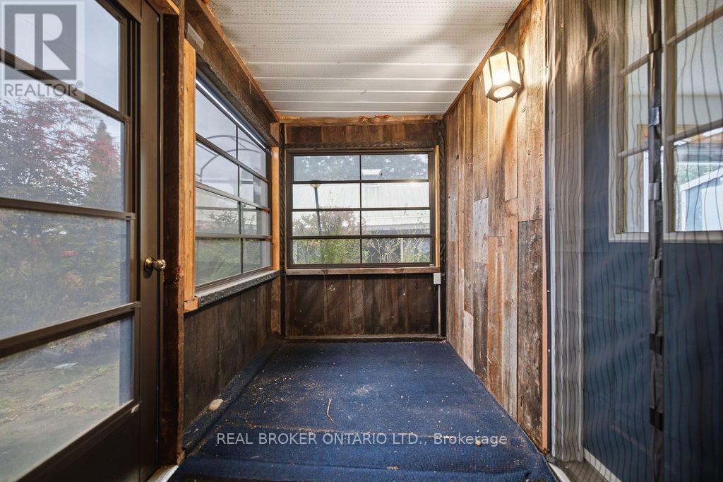 800 Pinegrove Crescent Property Photo 28