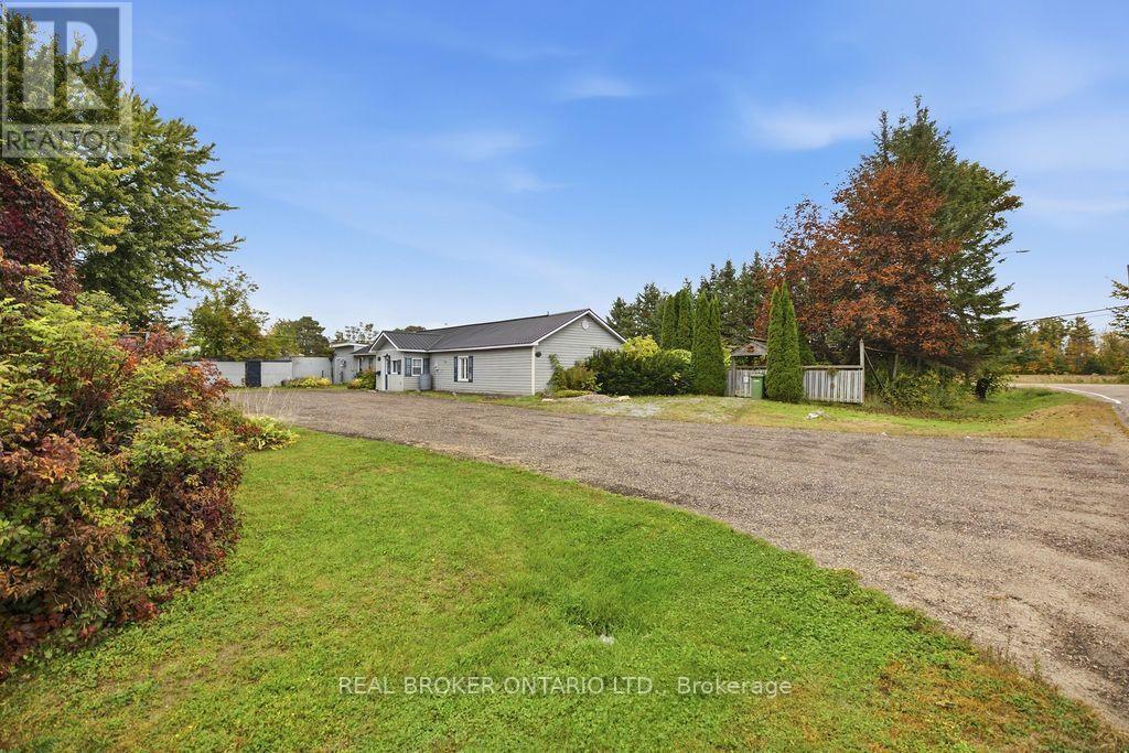800 Pinegrove Crescent Property Photo 32