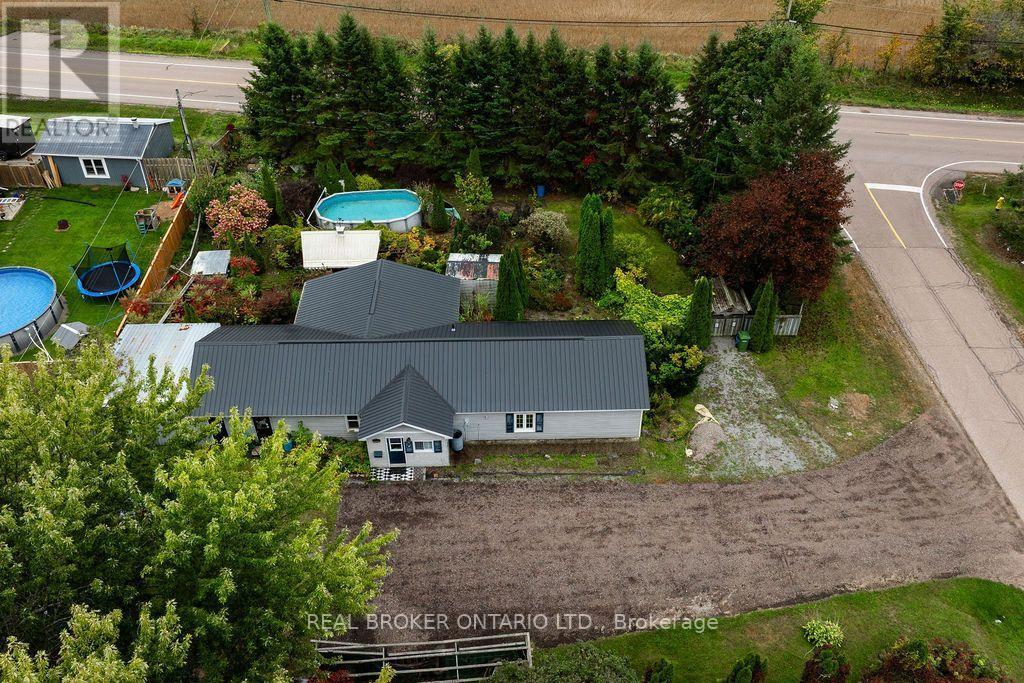 800 Pinegrove Crescent Property Photo 35