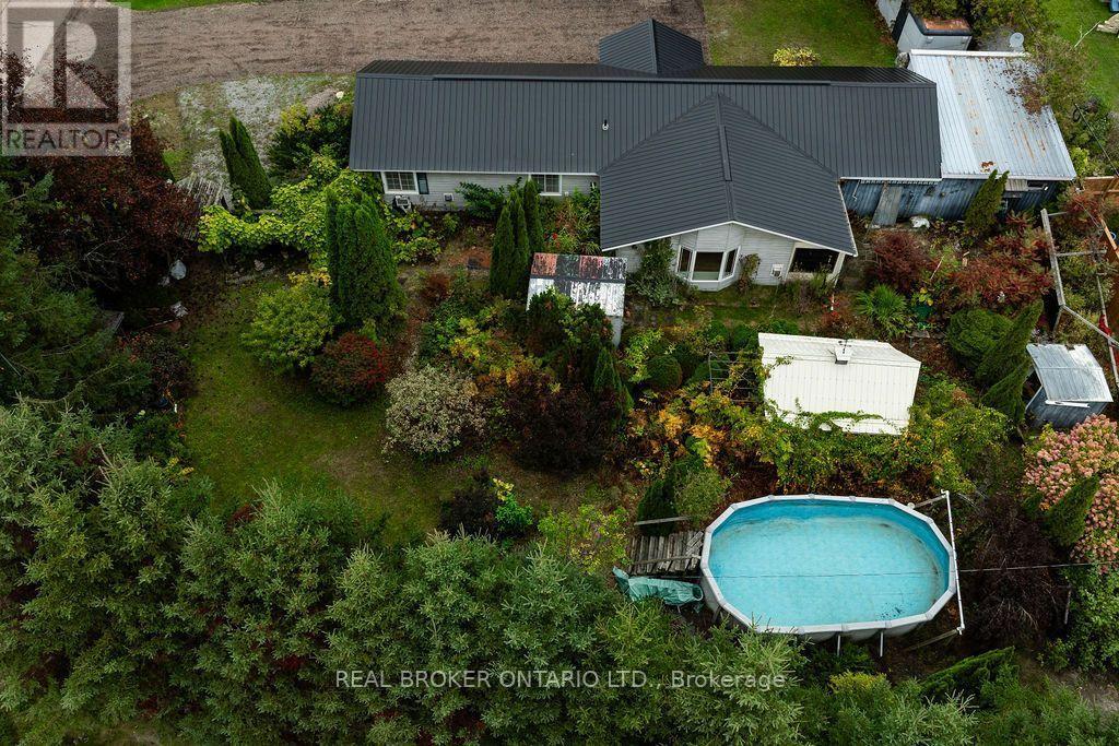 800 Pinegrove Crescent Property Photo 38