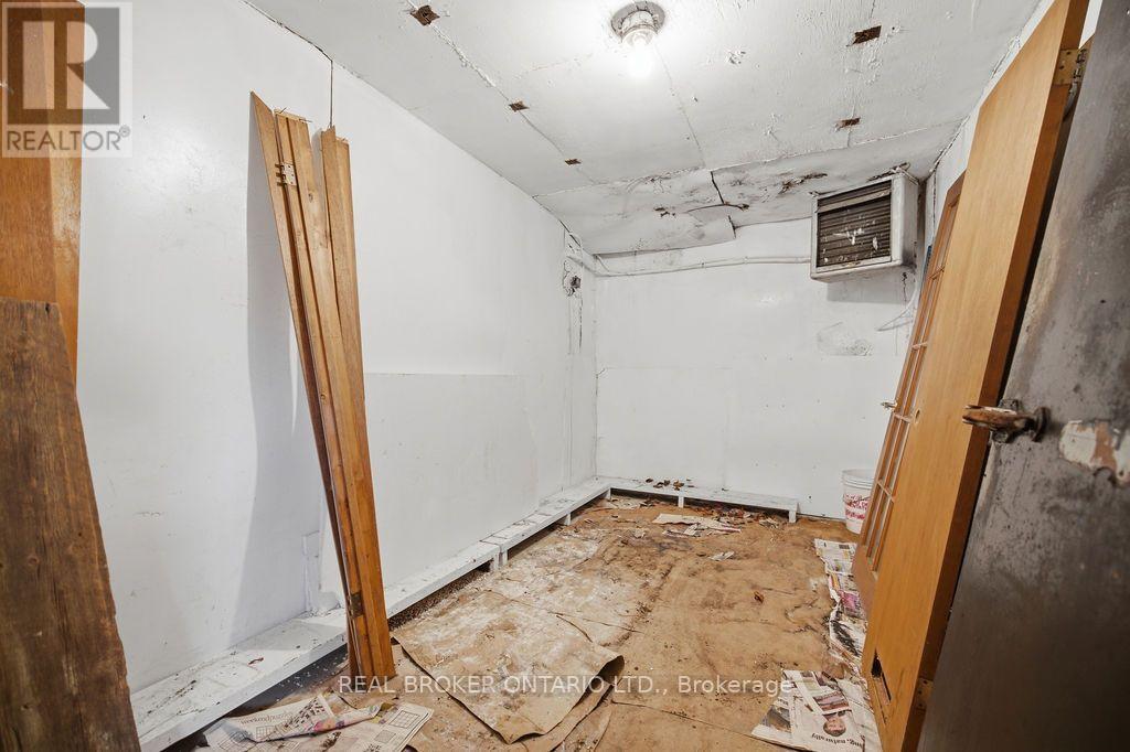 800 Pinegrove Crescent Property Photo 44