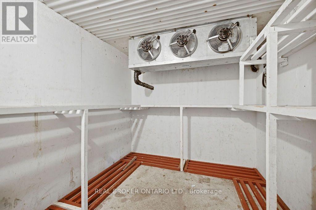 800 Pinegrove Crescent Property Photo 46