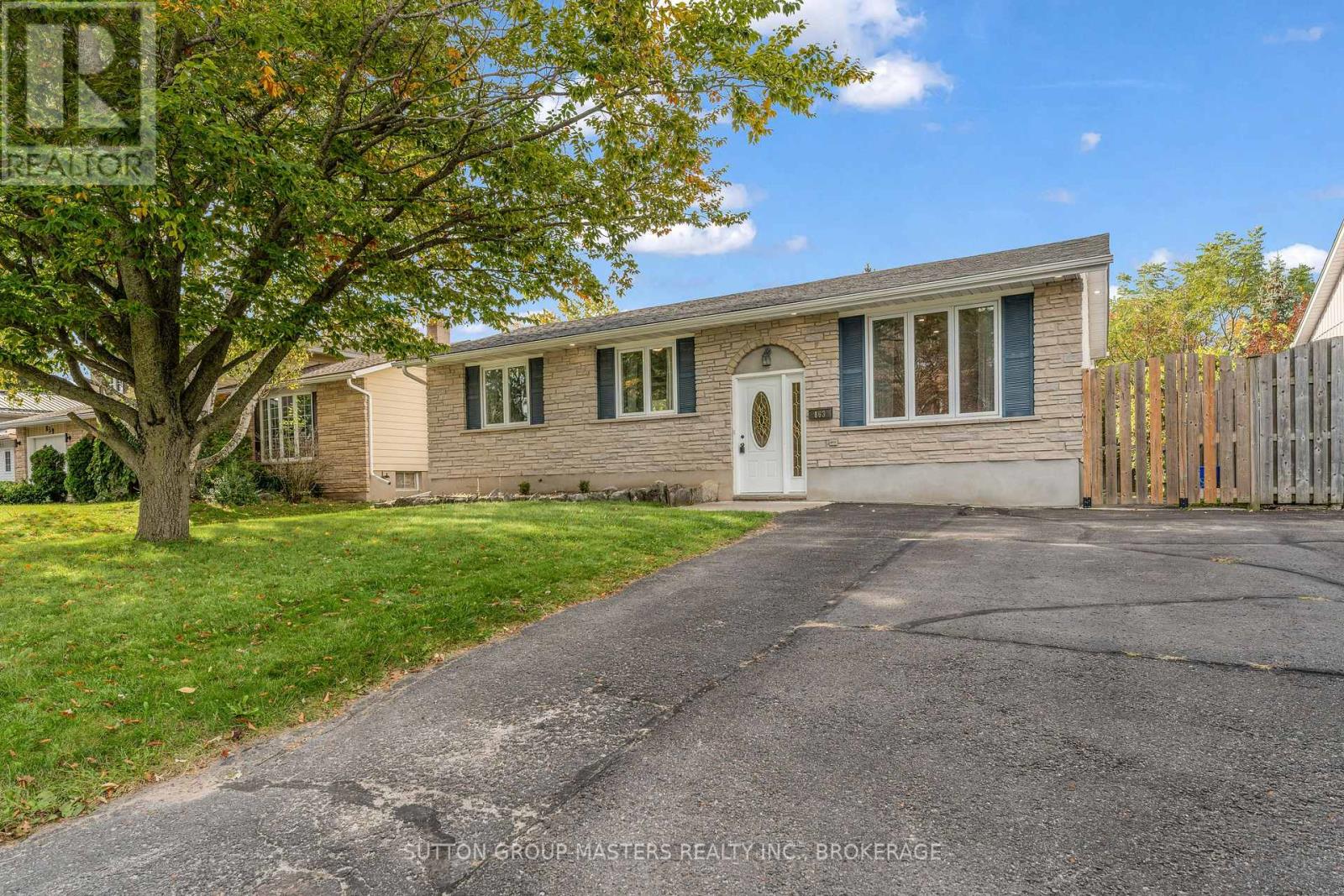 863 Pembridge Crescent Property Photo 1