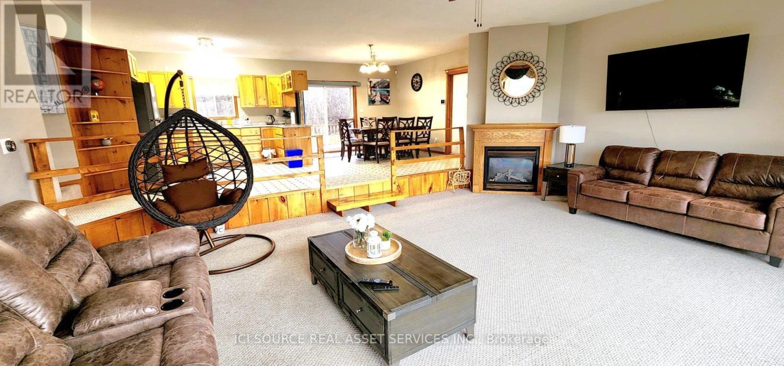 117 Front Street W Property Photo 14