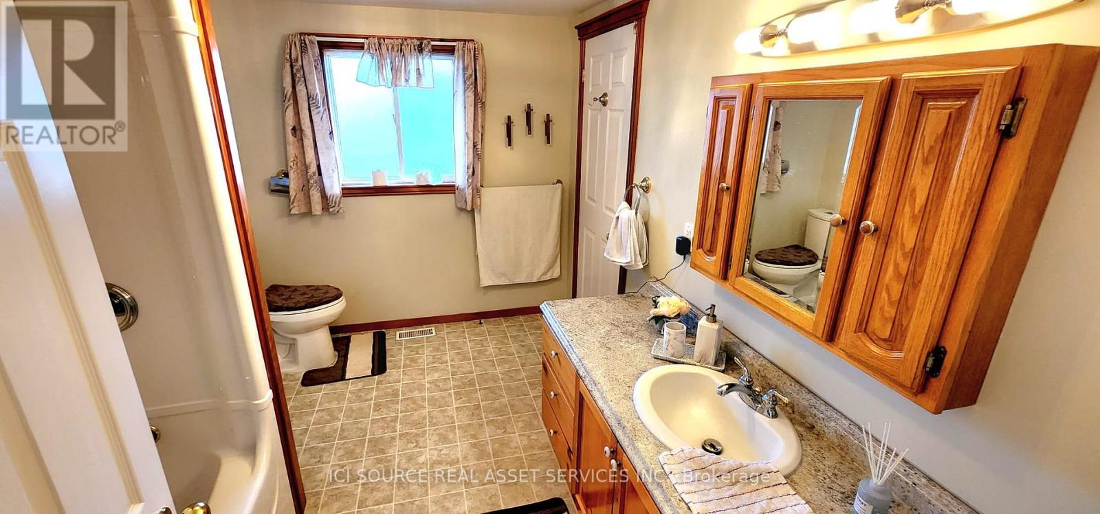 117 Front Street W Property Photo 21